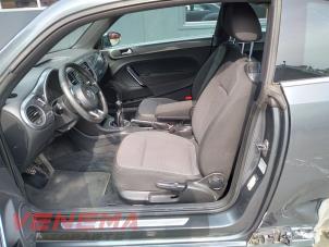 Volkswagen Beetle 1.6 TDI 16V Épave (2012, Métallisé, Gris)