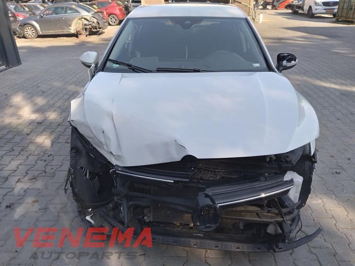 Volkswagen Golf VIII 1.0 eTSI 12V Samochód złomowany (2022, Bialy)