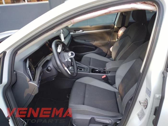 Volkswagen Golf VIII 1.0 eTSI 12V Samochód złomowany (2022, Bialy)
