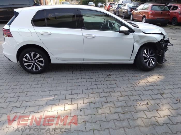 Volkswagen Golf VIII 1.0 eTSI 12V Samochód złomowany (2022, Bialy)