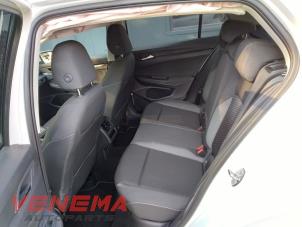 Volkswagen Golf VIII 1.0 eTSI 12V Samochód złomowany (2022, Bialy)