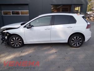 Volkswagen Golf VIII 1.0 eTSI 12V Samochód złomowany (2022, Bialy)