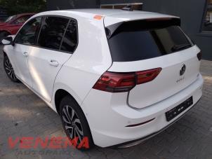 Volkswagen Golf VIII 1.0 eTSI 12V Samochód złomowany (2022, Bialy)