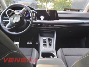 Volkswagen Golf VIII 1.0 eTSI 12V Samochód złomowany (2022, Bialy)
