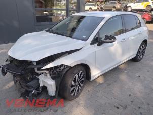 Volkswagen Golf VIII 1.0 eTSI 12V Samochód złomowany (2022, Bialy)