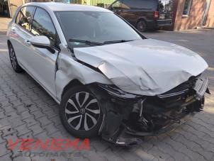 Volkswagen Golf VIII 1.0 eTSI 12V Samochód złomowany (2022, Bialy)