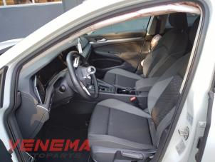 Volkswagen Golf VIII 1.0 eTSI 12V Samochód złomowany (2022, Bialy)