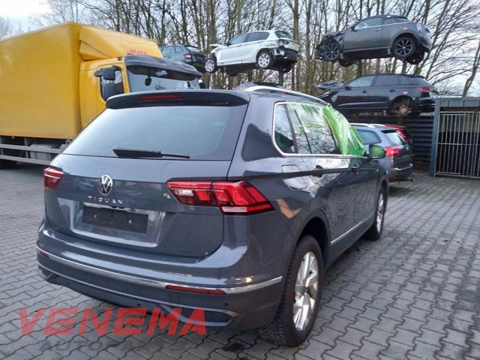 Volkswagen Tiguan 1.5 TSI 16V Evo BlueMotion Technology Skrotfordon (2023, GRIJS)