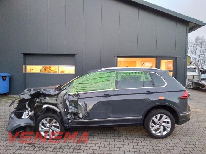 Volkswagen Tiguan 1.5 TSI 16V Evo BlueMotion Technology Skrotfordon (2023, GRIJS)