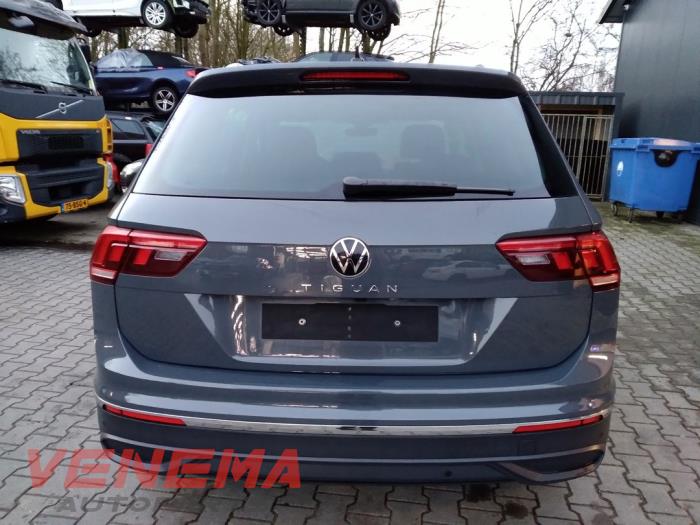 Volkswagen Tiguan 1.5 TSI 16V Evo BlueMotion Technology Skrotfordon (2023, GRIJS)