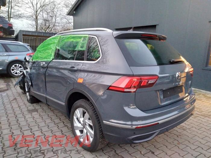 Volkswagen Tiguan 1.5 TSI 16V Evo BlueMotion Technology Skrotfordon (2023, GRIJS)