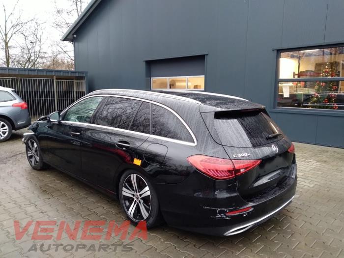 Mercedes C Estate C-300 e 2.0 Turbo Skrotfordon (2024, ZWART)