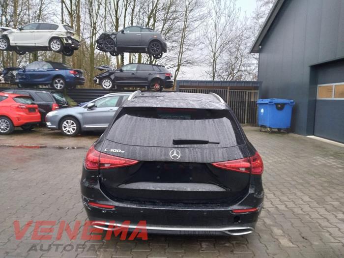 Mercedes C Estate C-300 e 2.0 Turbo Skrotfordon (2024, ZWART)