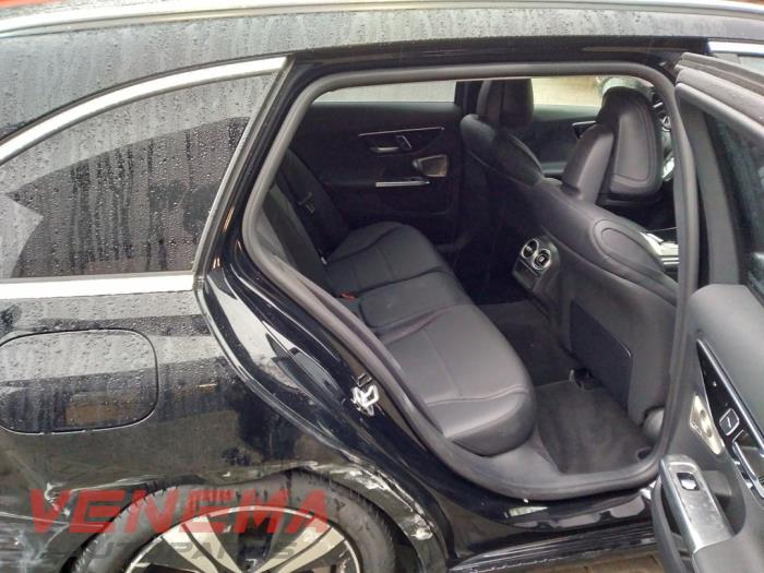 Mercedes C Estate C-300 e 2.0 Turbo Skrotfordon (2024, ZWART)