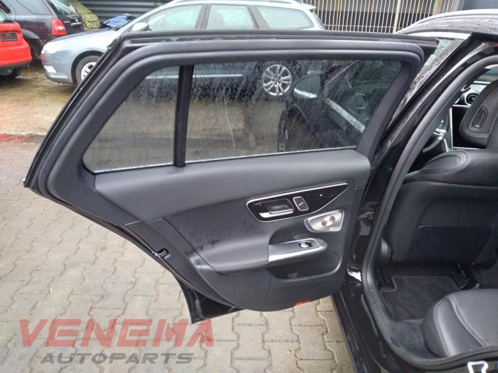 Mercedes C Estate C-300 e 2.0 Turbo Skrotfordon (2024, ZWART)