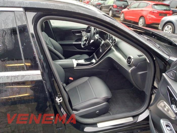 Mercedes C Estate C-300 e 2.0 Turbo Skrotfordon (2024, ZWART)