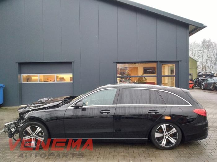 Mercedes C Estate C-300 e 2.0 Turbo Skrotfordon (2024, ZWART)