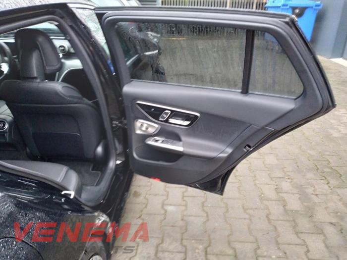 Mercedes C Estate C-300 e 2.0 Turbo Skrotfordon (2024, ZWART)