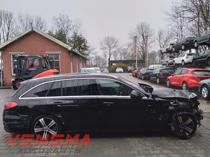 Mercedes C Estate C-300 e 2.0 Turbo Skrotfordon (2024, ZWART)