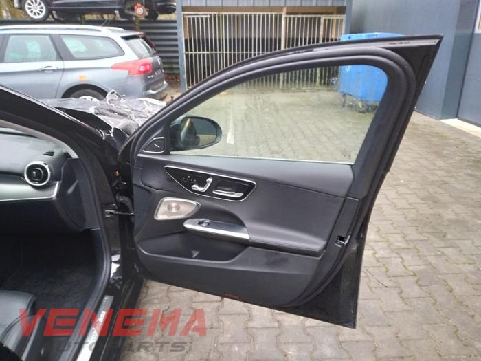 Mercedes C Estate C-300 e 2.0 Turbo Skrotfordon (2024, ZWART)