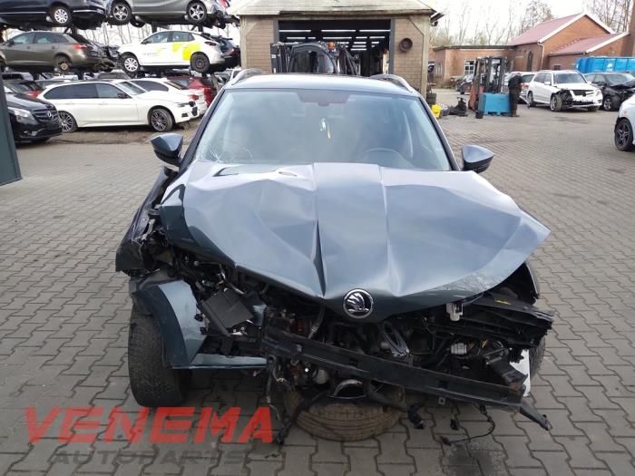 Skoda Karoq 1.0 TSI 12V Samochód złomowany (2020, Szary)