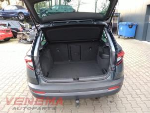 Skoda Karoq 1.0 TSI 12V Samochód złomowany (2020, Szary)