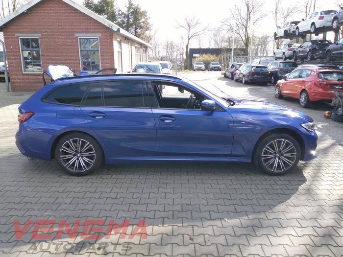 BMW 3 serie Touring 330e xDrive 2.0 TwinPower Turbo 16V Épave (2022, Bleu)