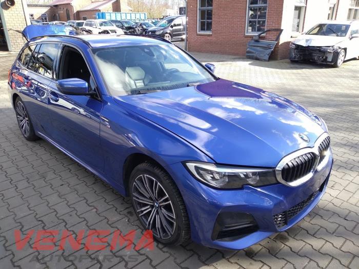 BMW 3 serie Touring 330e xDrive 2.0 TwinPower Turbo 16V Épave (2022, Bleu)