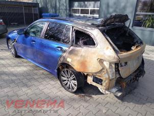BMW 3 serie Touring 330e xDrive 2.0 TwinPower Turbo 16V Épave (2022, Bleu)