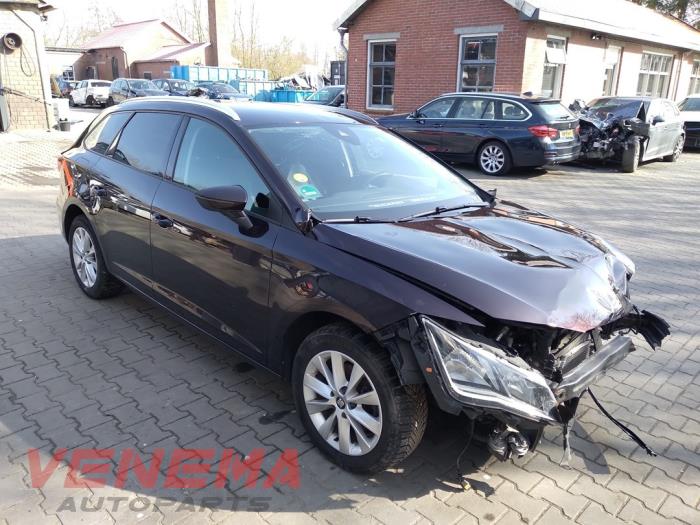 Seat Leon ST 1.6 TDI 16V Samochód złomowany (2018, Metalik, Purpurowy)