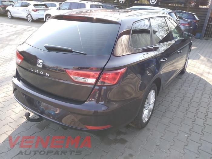 Seat Leon ST 1.6 TDI 16V Samochód złomowany (2018, Metalik, Purpurowy)