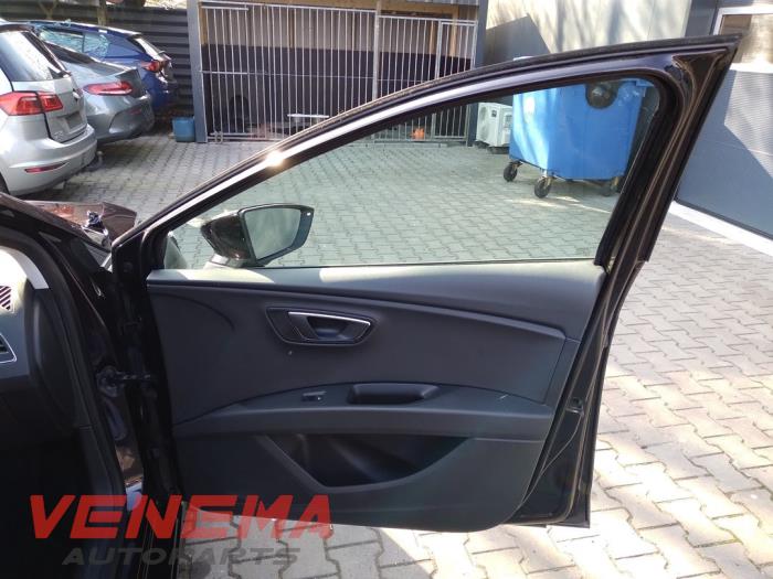 Seat Leon ST 1.6 TDI 16V Samochód złomowany (2018, Metalik, Purpurowy)