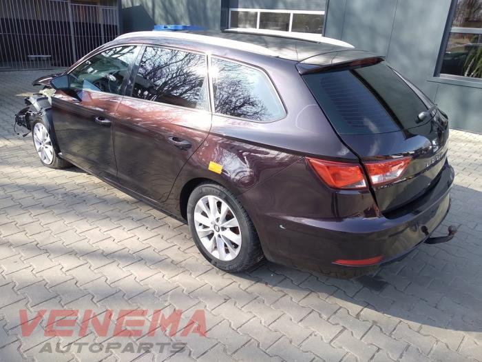 Seat Leon ST 1.6 TDI 16V Samochód złomowany (2018, Metalik, Purpurowy)