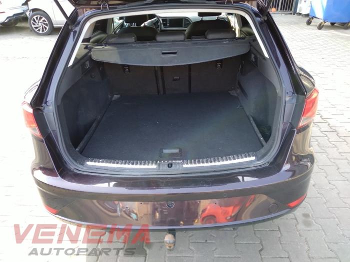 Seat Leon ST 1.6 TDI 16V Samochód złomowany (2018, Metalik, Purpurowy)