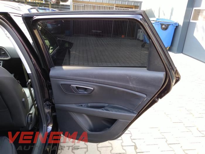 Seat Leon ST 1.6 TDI 16V Samochód złomowany (2018, Metalik, Purpurowy)