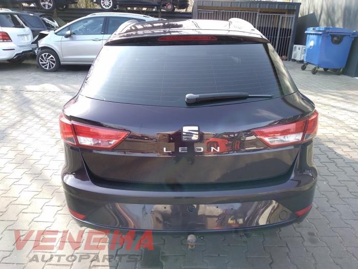 Seat Leon ST 1.6 TDI 16V Samochód złomowany (2018, Metalik, Purpurowy)