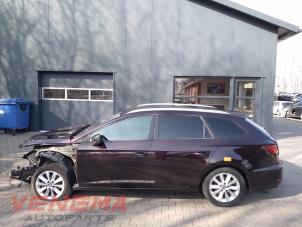 Seat Leon ST 1.6 TDI 16V Samochód złomowany (2018, Metalik, Purpurowy)
