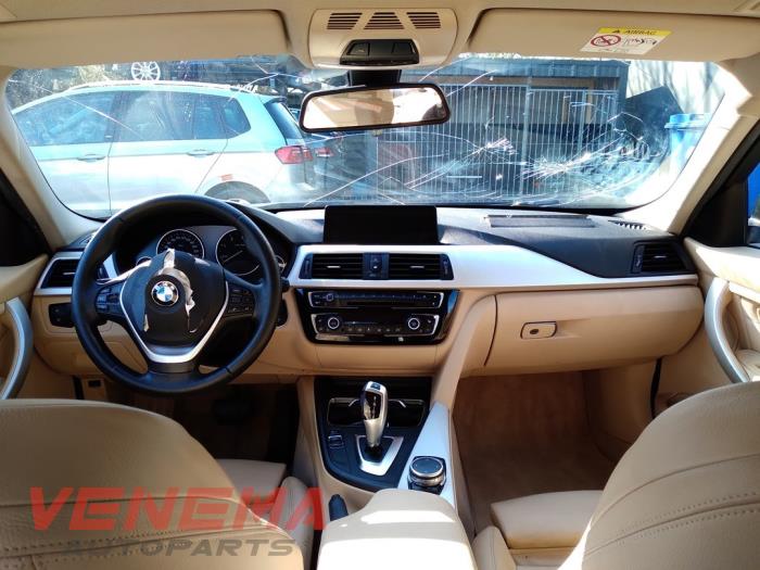 BMW 3 serie Touring 320d 2.0 16V Épave (2016, Métallisé, Bleu)
