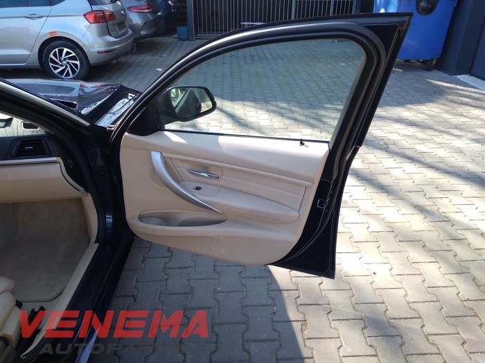 BMW 3 serie Touring 320d 2.0 16V Épave (2016, Métallisé, Bleu)
