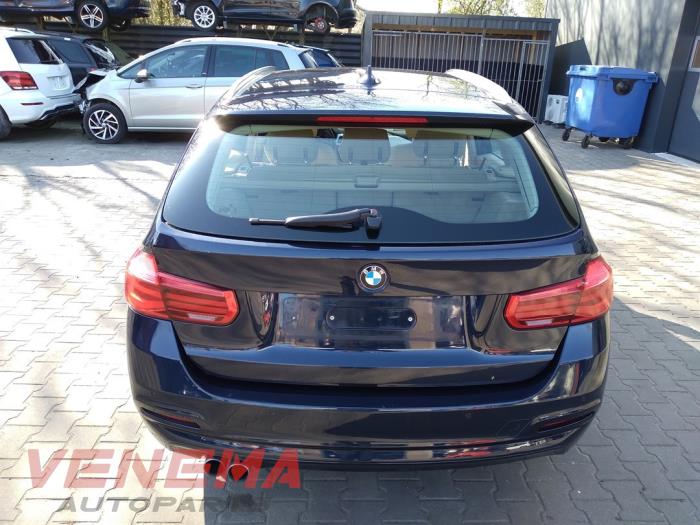 BMW 3 serie Touring 320d 2.0 16V Épave (2016, Métallisé, Bleu)