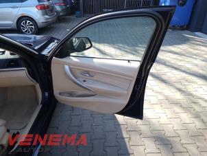 BMW 3 serie Touring 320d 2.0 16V Épave (2016, Métallisé, Bleu)