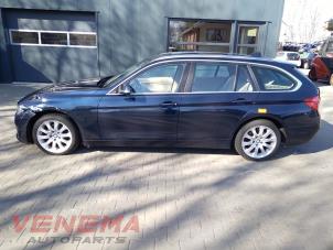BMW 3 serie Touring 320d 2.0 16V Épave (2016, Métallisé, Bleu)