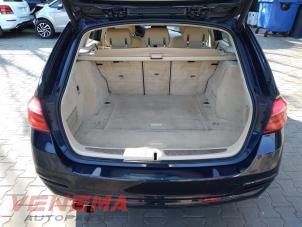 BMW 3 serie Touring 320d 2.0 16V Épave (2016, Métallisé, Bleu)