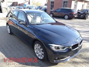 BMW 3 serie Touring 320d 2.0 16V Épave (2016, Métallisé, Bleu)