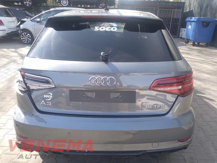 Audi A3 Sportback 1.5 35 TFSI 16V Samochód złomowany (2019, Metalik, Szary)