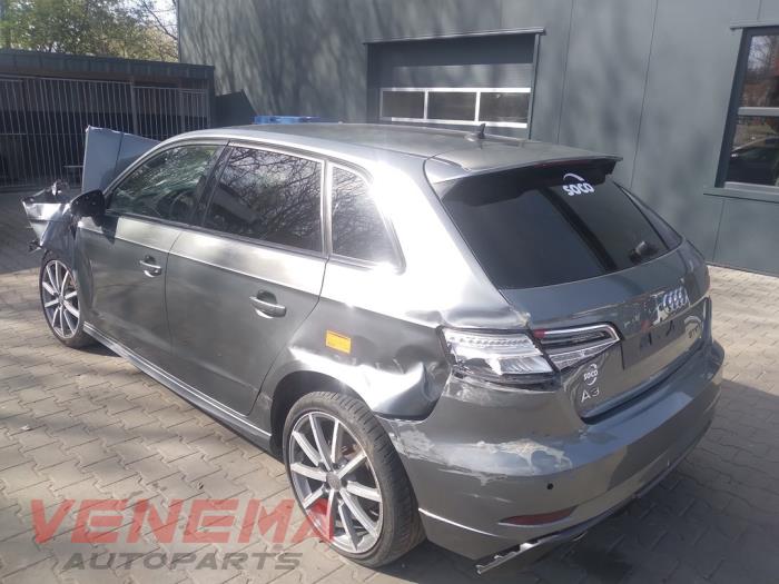 Audi A3 Sportback 1.5 35 TFSI 16V Samochód złomowany (2019, Metalik, Szary)