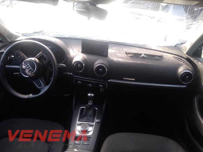 Audi A3 Sportback 1.5 35 TFSI 16V Samochód złomowany (2019, Metalik, Szary)
