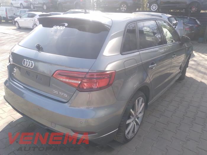 Audi A3 Sportback 1.5 35 TFSI 16V Samochód złomowany (2019, Metalik, Szary)