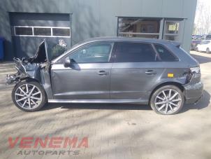 Audi A3 Sportback 1.5 35 TFSI 16V Samochód złomowany (2019, Metalik, Szary)