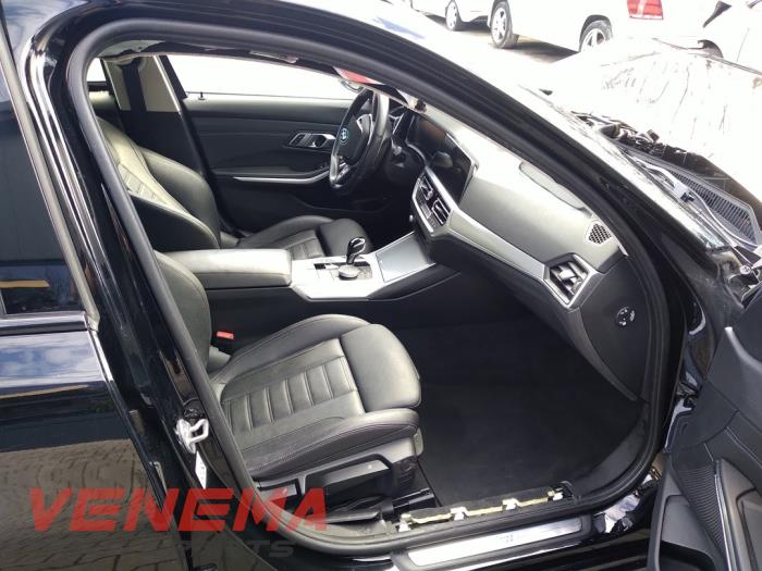 BMW 3 serie Touring 320e xDrive 2.0 TwinPower Turbo 16V Vehículo de desguace (2022, Negro)